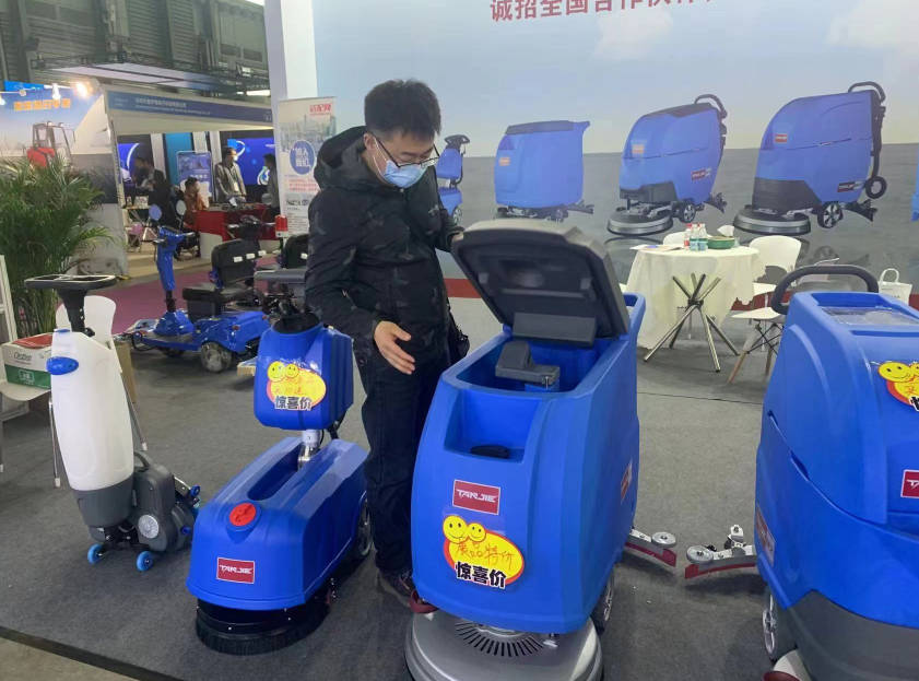 乌鲁木齐坦洁洗地机公司致力于电动洗地机的生产、销售和服务百家